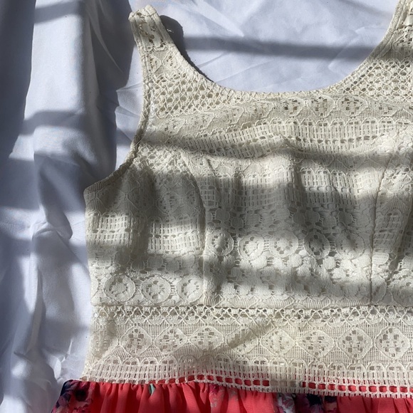 Flowy floral dress - Picture 2 of 4